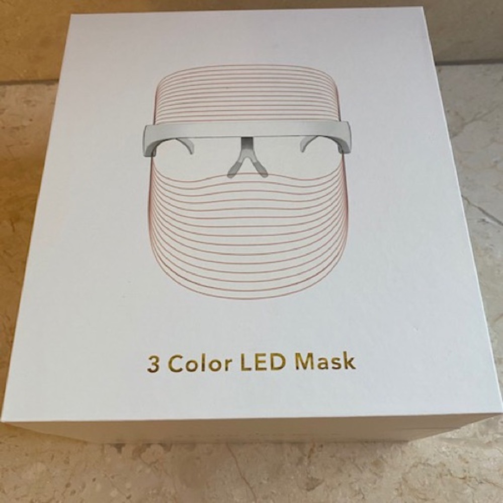 LED LIGHT THERAPY MASK